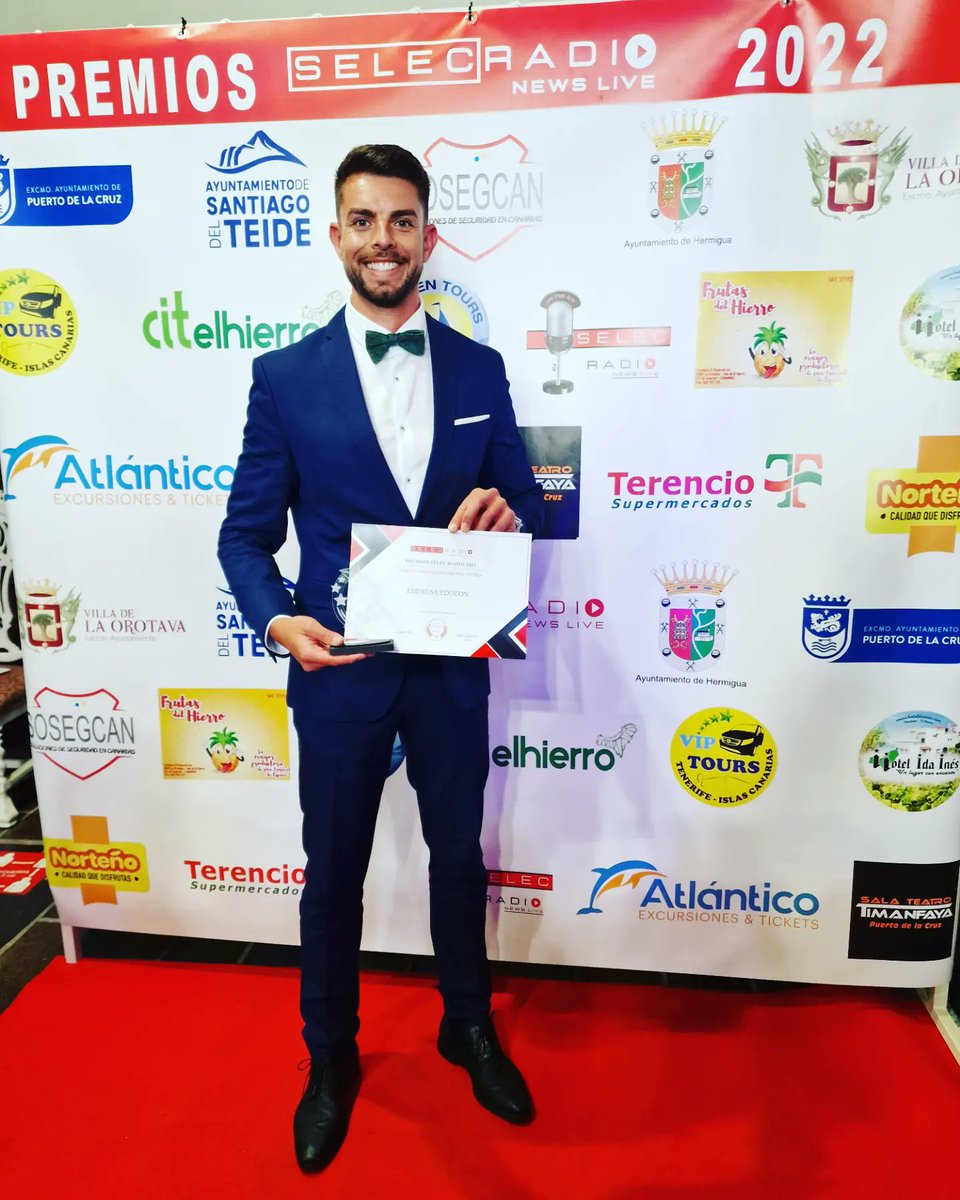 CarmeloSalas's tweet photo. 🏅#PREMIO| Investigación Ciéntifica y Técnica a @EDUCON_ES

💯Agradecimiento absoluto al #EQUIPOEDUCON por divulgar nuestras 3R (#Risa,#Respeto y #Responsabilidad)

✨️Enorme agradecimiento a @RadioSelec por dar valor a nuestro trabajo,e infinidad de entidades por su confianza💥 https://t.co/oR9Y4bel4E
