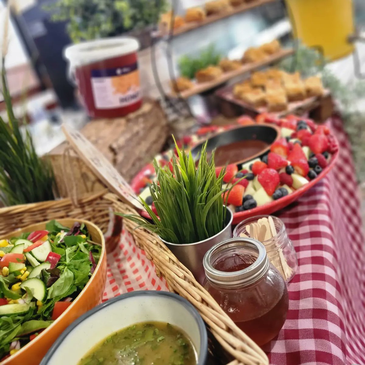 HHQueens's tweet image. Honey tasting tablet today @QueensTaunton for world bee day. Safe to say it was buzzing 
@NathanSimms17 @ncooper1987 @chefJordanHH @HhRgulley @QueensCollFood