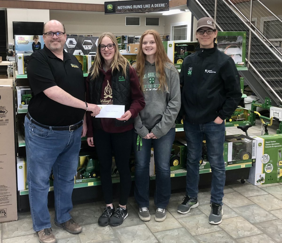 Dale presents Rosebrier #4H with a donation for their club on behalf of Battle River Implements.  <a href="/BRILTD/">Battle River Implements</a>