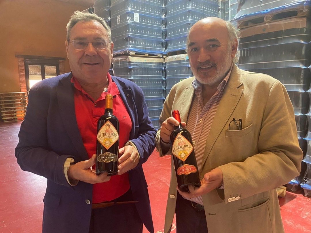 jmarandalassa's tweet photo. La DO Calatayud está de enhorabuena. La garnacha empieza a despuntar y ser un referente en el Concurso Garnachas del Mundo. Hemos visitado a los  bilbilitanos premiados Cesar Langa, Jose Antonio Ibarra y Javier Cubero. Enhorabuena. https://t.co/kCT66J2MGO