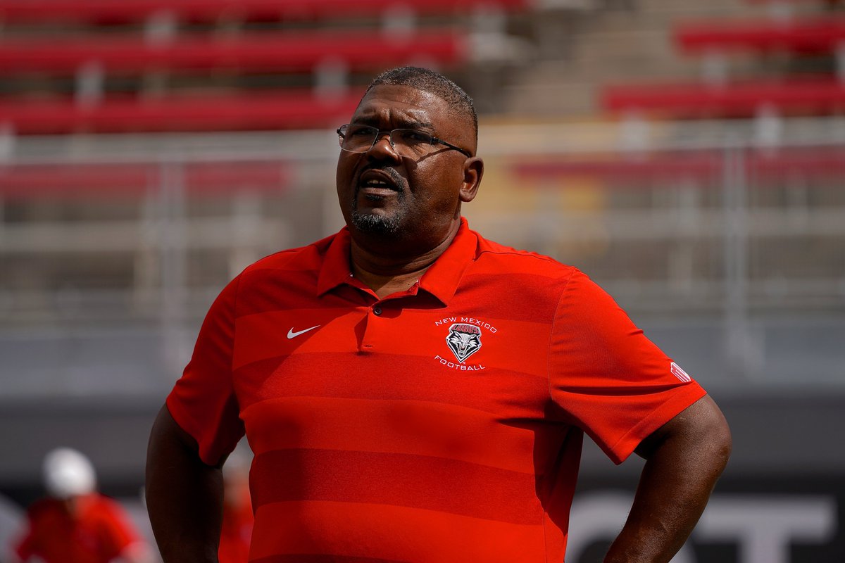 UNMLoboFB's tweet photo. Saddened to hear of the passing of Calvin Magee, our OC/RB coach in 2018. Calvin was a wonderful man who is widely considered the innovator of the spread offense, used by 1000s of teams. Our thoughts and prayers go out to Rosie, Jade, Jasmine, Bryson and the rest of his family. https://t.co/15sri1JC6j
