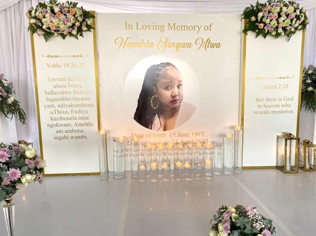 AneleMda's tweet photo. A 17 year old relationship which emotionally bruised, psychologically tormented &amp; physical tortured and abused Namhla..A life lived in misery &amp; fear, a voice of a woman totally KILLED, a human being SILENCED &amp; SUFFOCATED
Shot 9 times and killed 💔🙆🏾‍♀️😥

#justicefornamhla https://t.co/WlJ96lxLLS