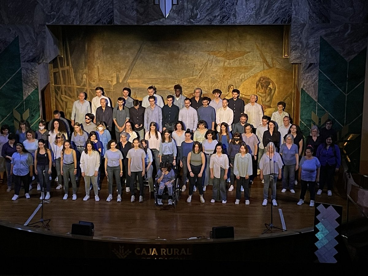 VrestUnizar's tweet photo. Espectacular actuación del @CoroCantatutti de @unizar 
Enhorabuena !!!!! 👏👏👏👏 https://t.co/WPNN6KTFkv