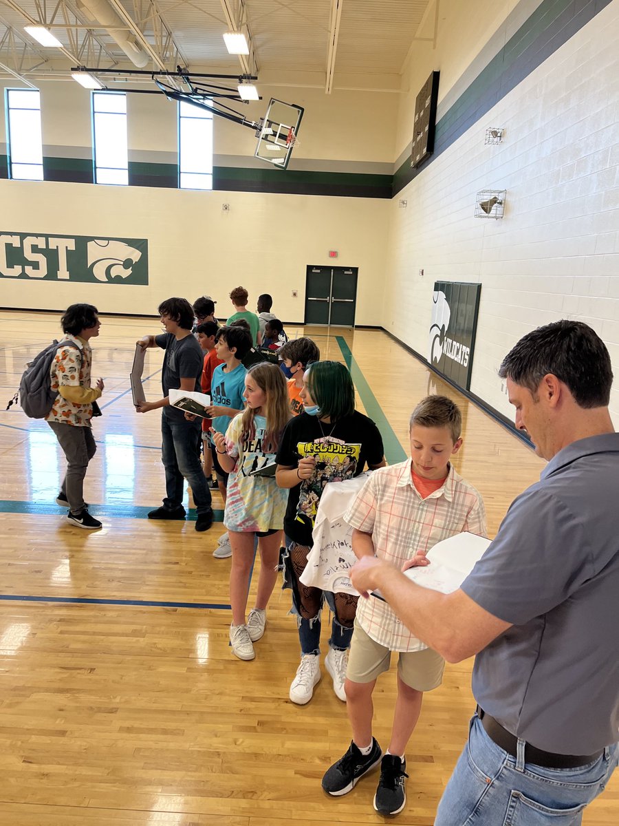 Mandy_Marye's tweet photo. Waiting after the dismissal bell for the principal to sign their yearbook!  #cstfinishline ⁦@CSTWildcatsMS⁩ ⁦@MrRickSola⁩ https://t.co/RDSX0dy0ZI