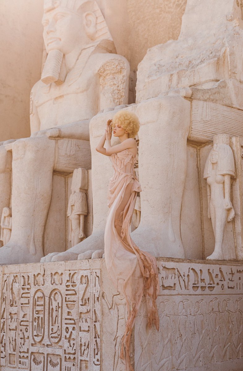xo_alexiisss's tweet photo. Picasso couldn’t paint a better picture 🖼
Photographer: Natasha Wilson 
Dress: Michelle Hébert https://t.co/WEO5nNn8D1