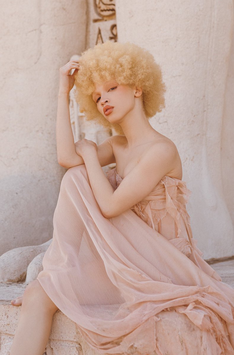 xo_alexiisss's tweet photo. Picasso couldn’t paint a better picture 🖼
Photographer: Natasha Wilson 
Dress: Michelle Hébert https://t.co/WEO5nNn8D1