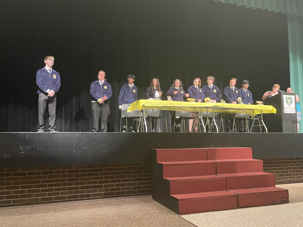 bryanurbanag's tweet photo. What a great evening celebrating our students’ success!  Thanks to all the families, community members, and staff that were able to join our celebration.  Congratulations to our new officer team! https://t.co/5oipp14z2i