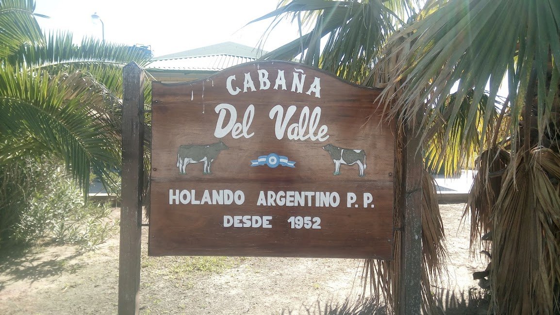 apasionagro's tweet photo. Esta mañana salimos a visitar tambos espectaculares con Flavio Mastellone, Aniceto Villalón y Alejandro Marceletti @produgenes, un lujo y un honor compartir con ellos.

Esta mañana alguien que sabe cómo disfruto esto me dijo "estás en Disney"... y tiene razón ❤️

#DoWhatYouLove https://t.co/tnzUAdSq6U