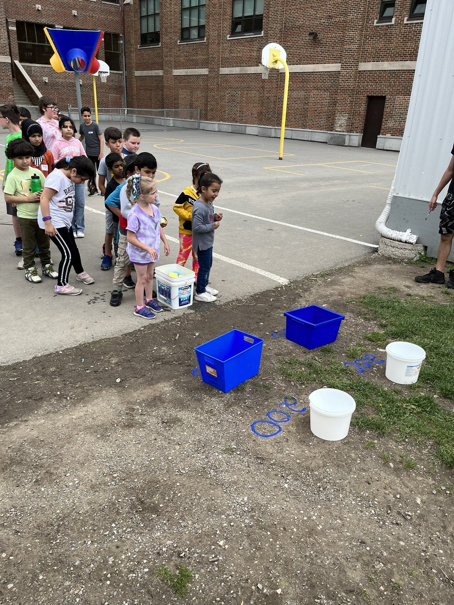 Mrs. Bondy tweet media