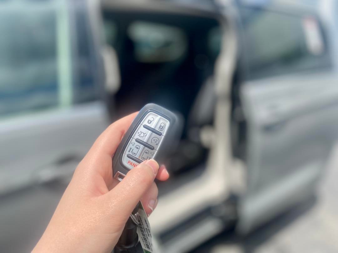 JonesDodgeMD's tweet photo. We currently have 5️⃣ New Chrysler Pacifica Vans on the lot!
This 2022 Pacifica Touring L is equipped with an Exterior Parking Camera📸, Wireless Apple 🍎CarPlay, Heated Seats and Steering Wheel🔥, and more!
Come check out our selection today!
👇🏼
https://t.co/186VLZzsuO https://t.co/N3W3UZ88T3