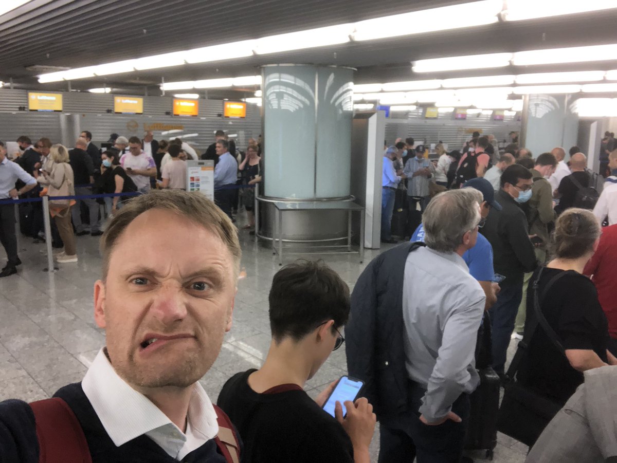 #Lufthansa #Fraport Wir sind seit 17 Uhr hier. Keine Information, keine Hotels und wir dürfen nicht in den Transitbereich. Laune mies