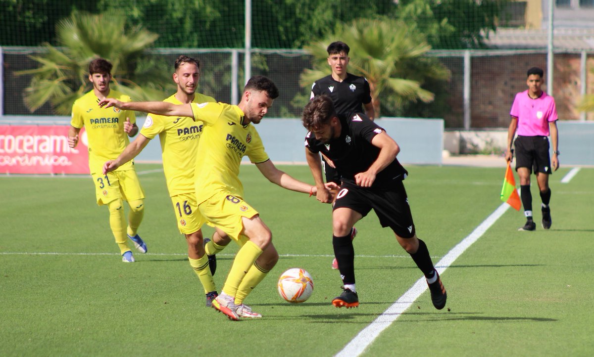 juanfroca's tweet photo. Amistoso. Campo 9 de la Ciutat Esportiva Miralcamp.
Villarreal CF C-CD Castellón B (1-1)
0-1. Min. 10: @Nachogimenoo 
1-1. Min. 64: @AndresCamposBa1 
Mucha calor. Buena predisposición de los dos equipos. El filial 'orellut' con muchos juveniles. https://t.co/AVoucaQmsj