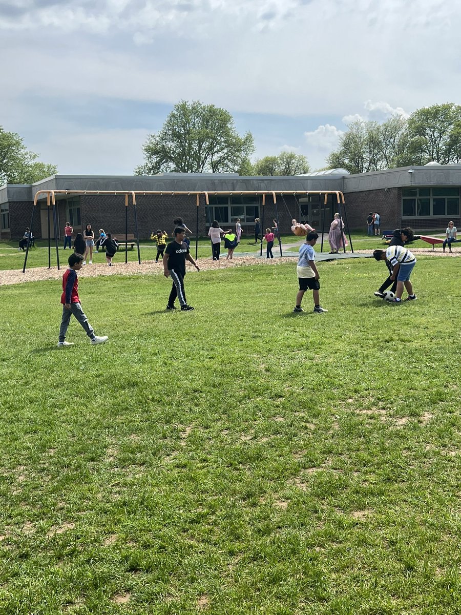 ENLwMsFall's tweet photo. What a great day!! We celebrated the the end of testing today 💛 so proud of all of my students at MRE and NPE! https://t.co/bNEGkfbwQW