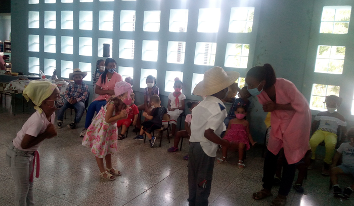 ciespiguita's tweet photo. La Primera Infancia homenajeando el día del campesino cubano
@RaulSamon @FundichelyRosa @dmesantiago2019 @ManceboCarmen1 @CubaMined @NiurdisReyes #LaPrimeraInfanciaSíImporta https://t.co/VLn59CwrCi