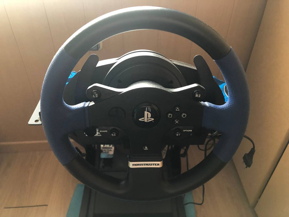 Aprovecho: Vendo volante Truthmaster t150 pro con soporte GT Omega. Poco uso, siempre con guantes. Cajas originales guardadas. Sólo dinero. No cambios ni venta por separado. Guantes no incluidos. 235€.