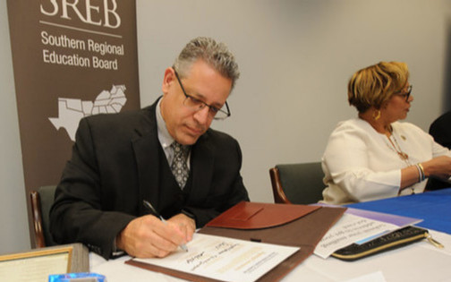 srebeducation's tweet photo. More courses will be available for students at Southeast Arkansas College and all institutions in the SREB HBCU-MSI Course-Sharing Consortium, after leaders signed the agreement Wednesday: https://t.co/6gzsk8BNB8 @ArkansasOnline @SEArkCollege1 #HBCUs https://t.co/yI1Y2VPpih