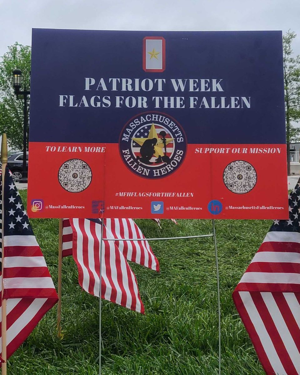 HanscomFCU's tweet photo. Tomorrow is the start of #PatriotWeek, which runs from 5/21-5/31 and honors fallen service members and reinforces the true meaning of Memorial Day. This morning, HanscomFCU employee volunteers spent a few hours placing flags at the @MAFallenHeroes memorial in Seaport Common. https://t.co/irCKTADbwg