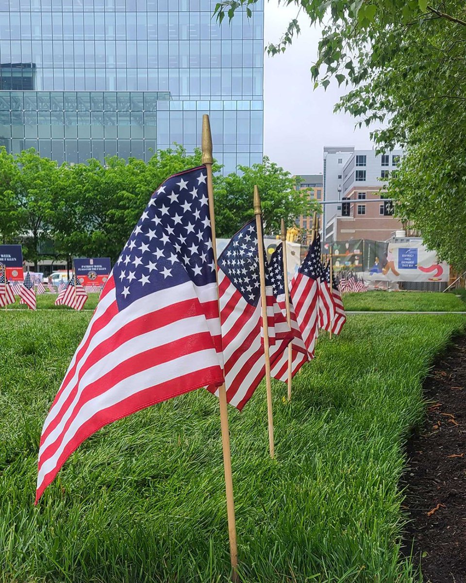 HanscomFCU's tweet photo. Tomorrow is the start of #PatriotWeek, which runs from 5/21-5/31 and honors fallen service members and reinforces the true meaning of Memorial Day. This morning, HanscomFCU employee volunteers spent a few hours placing flags at the @MAFallenHeroes memorial in Seaport Common. https://t.co/irCKTADbwg