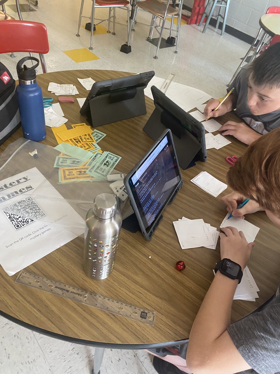 MrsLeakTeaches's tweet image. The task was to create a board game based on something you are passionate about! They couldn’t wait to get started!
#testingisover #jacketpride 1st kick