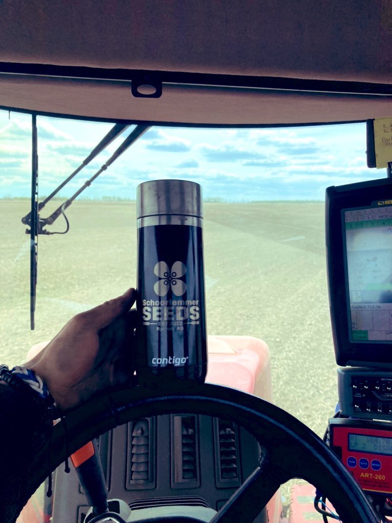 SchoorlemmerS's tweet photo. Head in the game, coffee in hand and seed in the ground🙌🌾 #Plant22 #CdnAg https://t.co/aAbz67fjV7