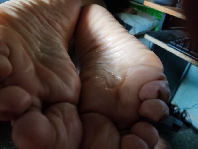 Para que veas m&aacute;s cerquita la felicidad de ying&amp;yang ☯️😏🤤😈💋🔥 feliz viernes!!!! https://t.co/Ep2HYGHZ<a href="/tag/footfetish"class="tags"><span>#footfetish</span></a><a href="/tag/feet"class="tags"><span>#feet</span></a><a href="/tag/fetish"class="tags"><span>#fetish</span></a><a href="/tag/feetlovers"class="tags"><span>#feetlovers</span></a><a href="/tag/toes"class="tags"><span>#toes</span></a><a href="/tag/prettyfeet"class="tags"><span>#prettyfeet</span></a>