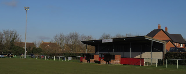 thecoldend's tweet photo. My favourite ground visited for the 21/22 season was @WarboysTownFC on a surprisingly warm and sunny January afternoon. The Witches will return to the @PDFLUK Premier Division they last played in the 17/18 season. Fantastic to see a historic club moving back up the pyramid! https://t.co/cbjgNkmftE