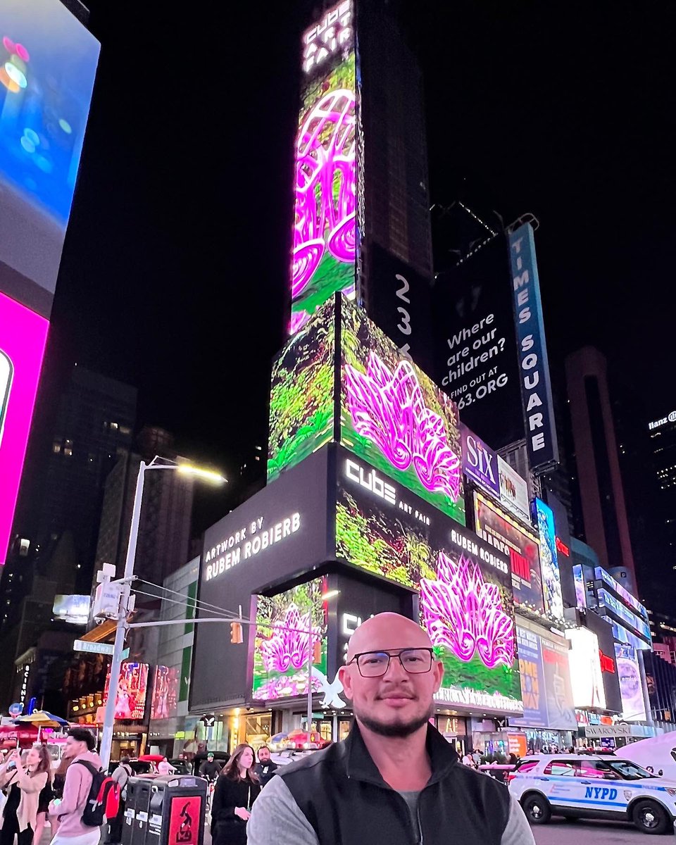 Stop by #TimesSquare TONIGHT!! And see #EmpowerFlowerArt TAKE-OVER the crossroads of the 🌎 world!! As part of <a href="/cubeartfair/">Cube Art Fair</a> ! #NFT now on <a href="/SuperRare/">SuperRare</a>