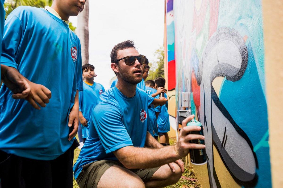 Marlins's tweet photo. Art filled morning with @illsurge and @MarlinsImpact. ๐จ
#MakeItMiami // #MarlinsImpact https://t.co/KFzpGCs1OL