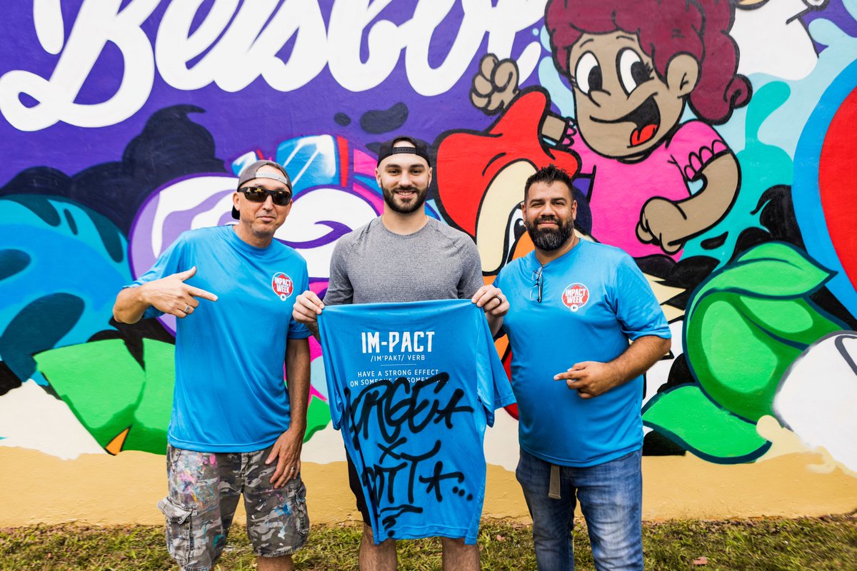 Marlins's tweet photo. Art filled morning with @illsurge and @MarlinsImpact. ๐จ
#MakeItMiami // #MarlinsImpact https://t.co/KFzpGCs1OL