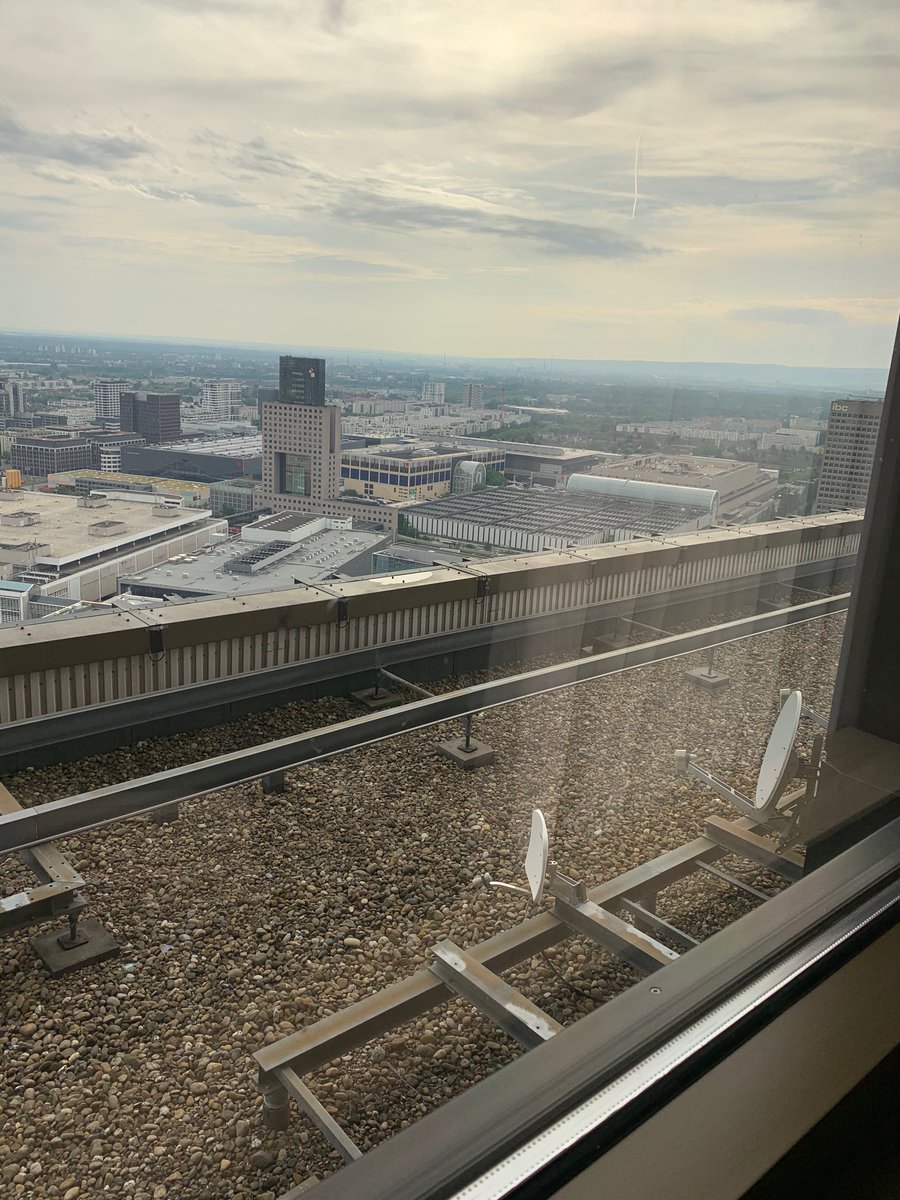 Fulltastic's tweet photo. @MBonvoyAssist #FrankfurtMarriott definitely deserves a big 0 for their pathetic customer service. Still waiting to hear from the hotel staff. And for sure I didn’t pay for this shit view. https://t.co/TsgI2MZVrA