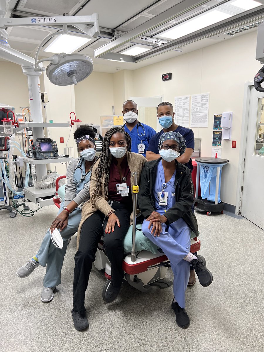 Whole team, from Attending to Med student, in the ED today. ✊🏿✊🏿✊🏿
<a href="/BCMEmergencyMed/">BCM_EmergencyMed</a>