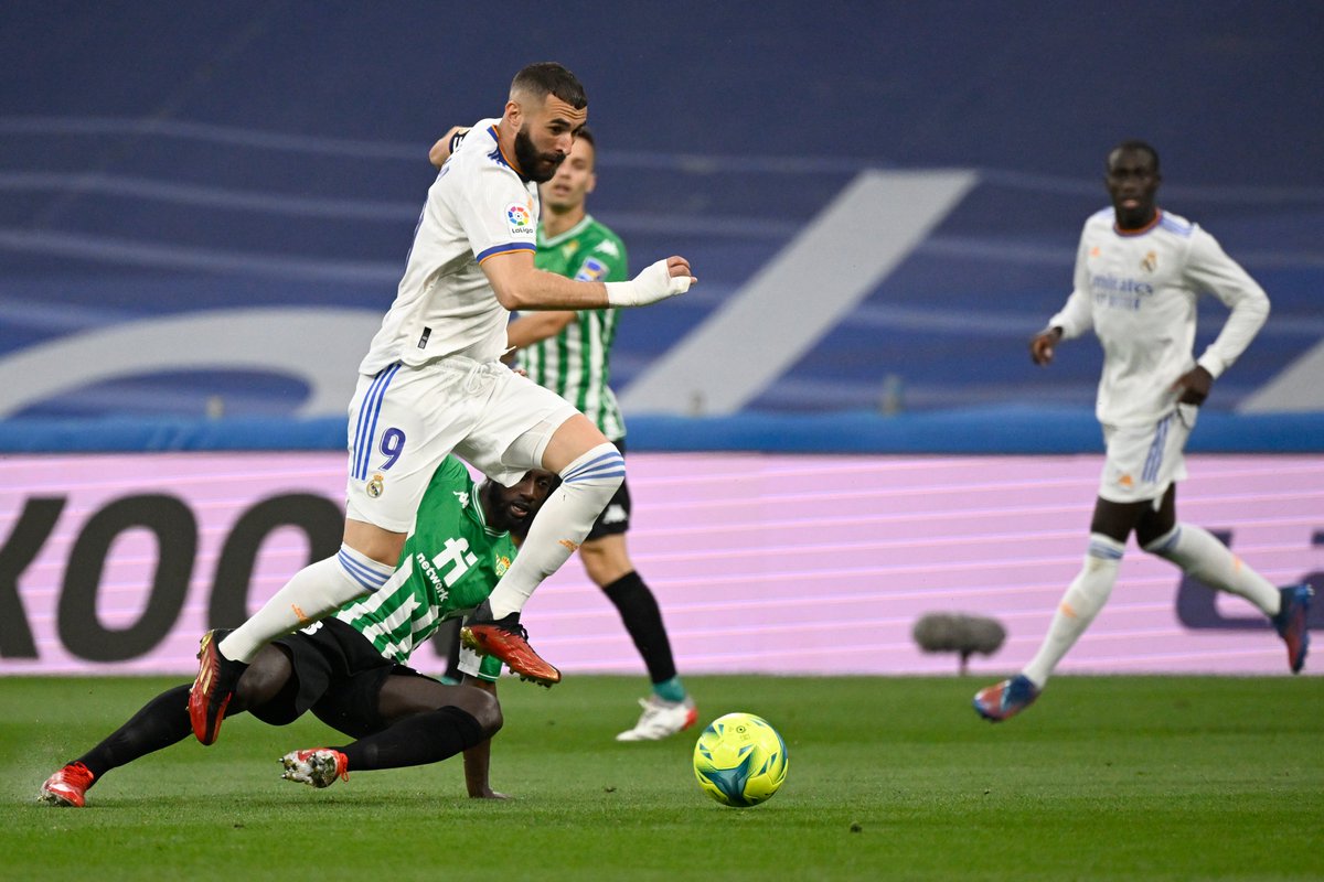 beINSPORTSNews's tweet photo. 🚨المتوج بلقب الدوري الإسباني @LaLigaArab  ريال مدريد @realmadridarab  يتعادل 0 - 0 في آخر جولة أمام ضيفه ريال بيتيس @RealBetis_en https://t.co/Wb8QIwLEej