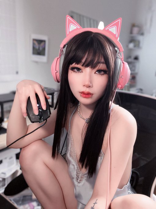1 pic. The Egirl caught a mouse ! ? https://t.co/gdUHpe8yYh