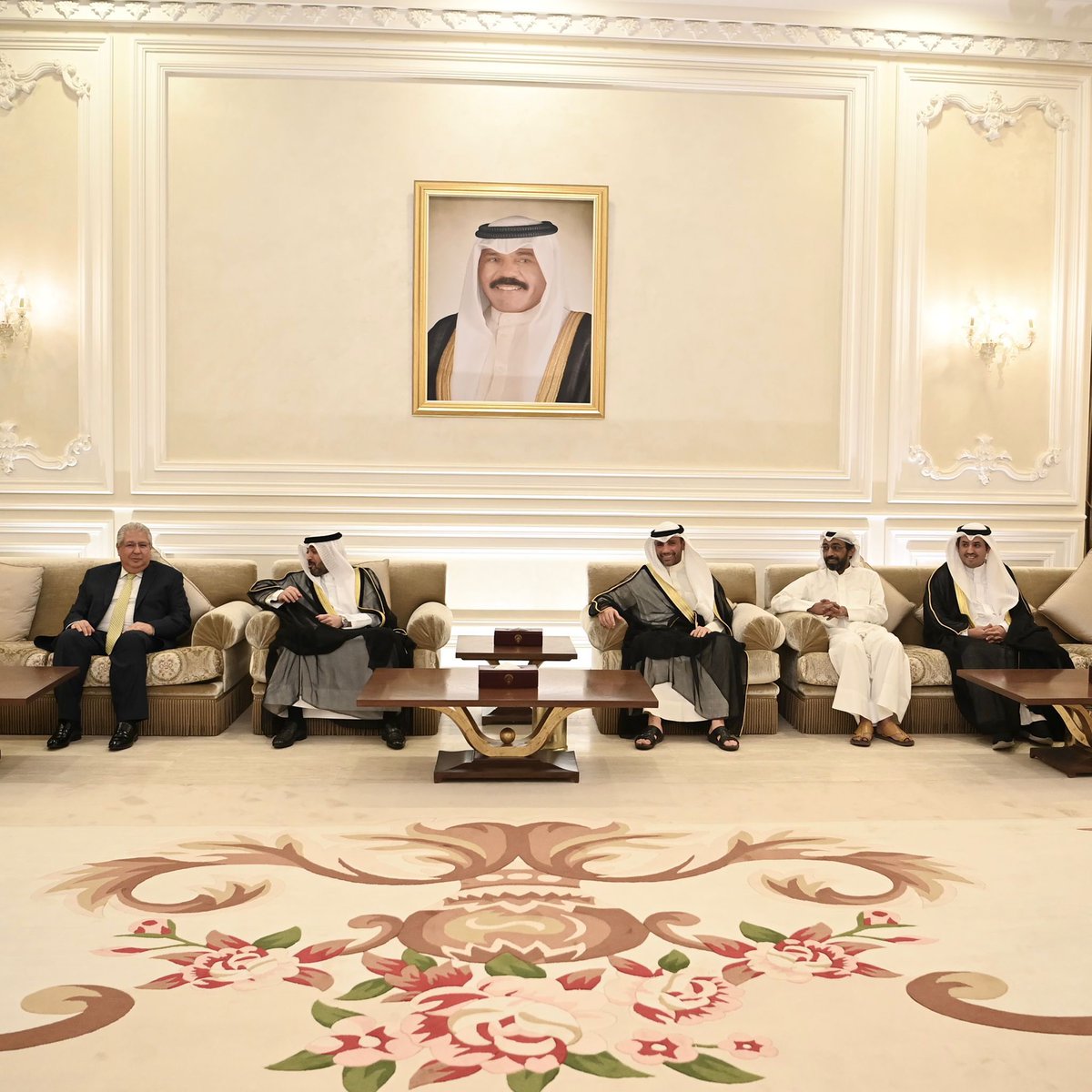 رئيس مجلس الأمة مرزوق الغانم يتوجه إلى القاهرة للمشاركة بالمؤتمر الطارئ للاتحاد البرلماني العربي.