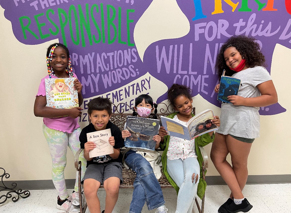 SiglerPasar's tweet photo. We did a lot of reading this year during academics! https://t.co/eyGNWRr3ye