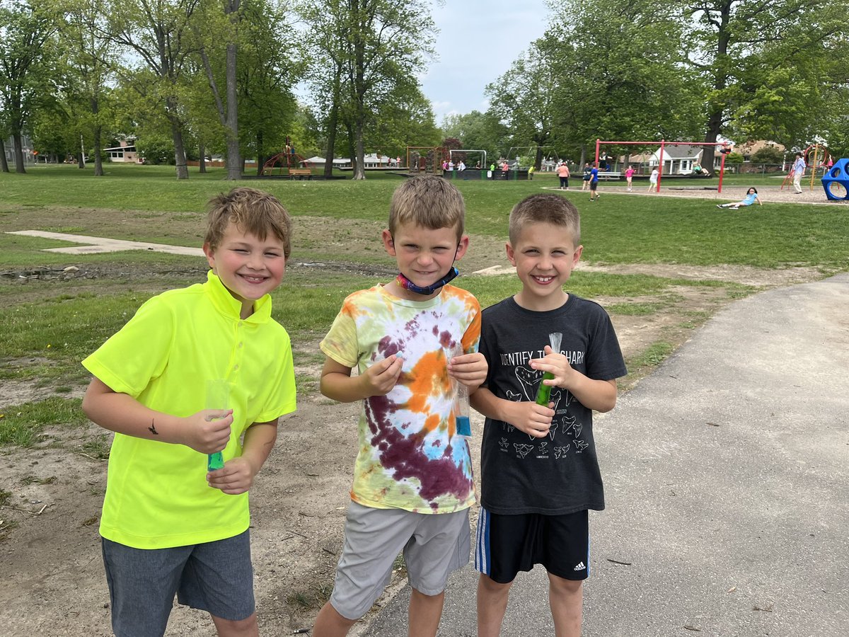 abergersclass's tweet photo. I couldn’t have planned it better- popsicles on this hot May Day! @Jyouanes_ADDAMS #addamslearners https://t.co/F1DD3zfuch