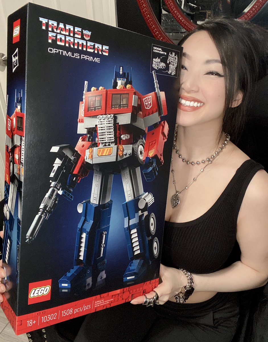 AhhhHhh!!! 😱😱😱 I can’t believe @Hasbro & @LEGO_Group gifted me the #LEGO #Transformers #OptimusPrime !!!! I’m literally screaming inside! I can’t wait to build it!!!!! 🥹

You can get yours June 1st at LEGO.com/optimus & in #LEGO stores 🤍

#LEGOPartner