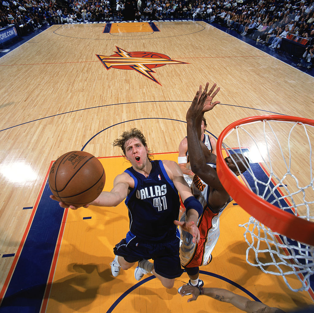 NBA_de's tweet photo. #DailyDirk https://t.co/ByERyQocx8