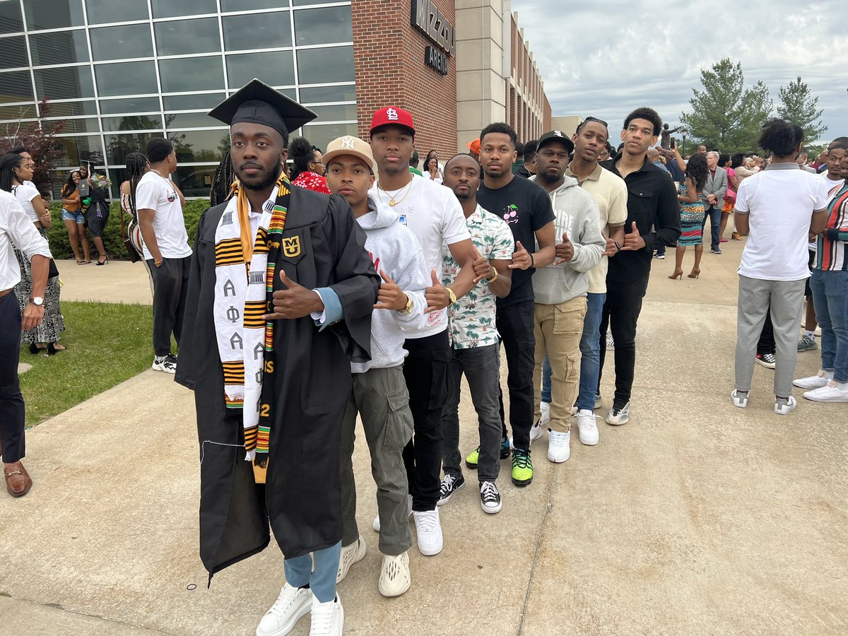 MizzouAlphas's tweet photo. Congratulations Bro. Sweezer on graduating with a Bachelor’s in Business Management Pre-Law with a minor in Entrepreneurship. 🎓
Diondre Sweezer | 5️⃣⚡️
The PHlash
Spring 20’
S.S. Nyongeza Za Ufalme
#LongLiveZA #ButMostOfAll #classof2022 https://t.co/9BkcZct1Ef