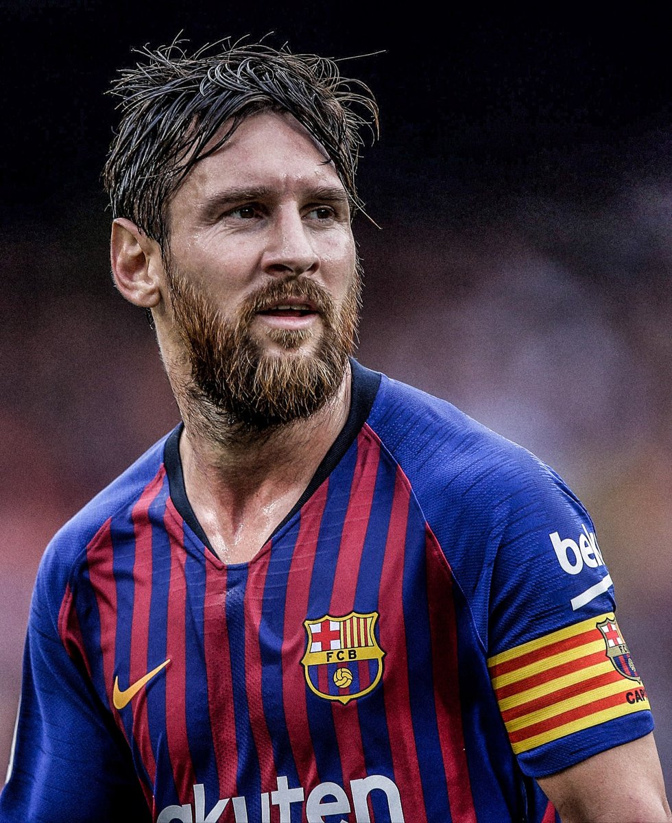 Lm10Messista's tweet photo. Benzema gana su primer pichichi de LaLiga con 27 goles, un crack Karim.

Messi superó 10 veces esa cifra. 🤯 https://t.co/h2zp3hUQHa