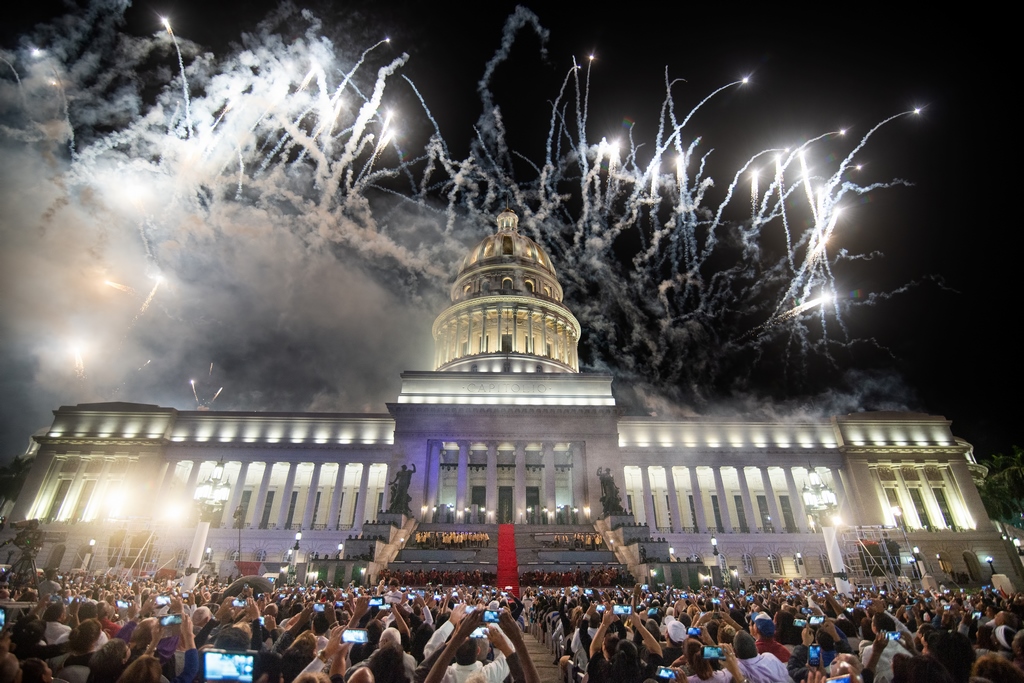 Hello #NFTCommumity "Fireworks at the Capitol of Havana" is available now in <a href="/opensea/">OpenSea</a> as 1/1 Edition

opensea.io/assets/ethereu…