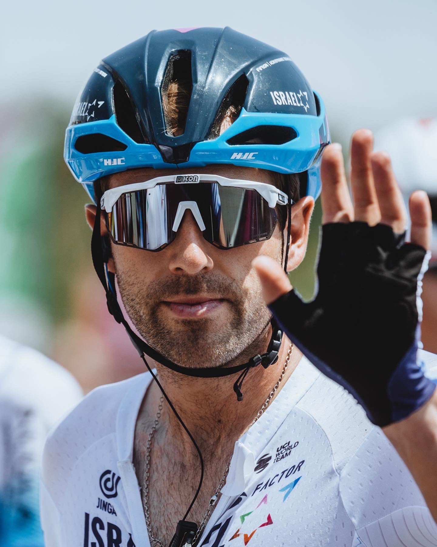 Alex Dowsett on Twitter: "I feel I need to apologise for my actions today, my glasses inside helmet straps for stage. Normally this would be rectified but the stage was