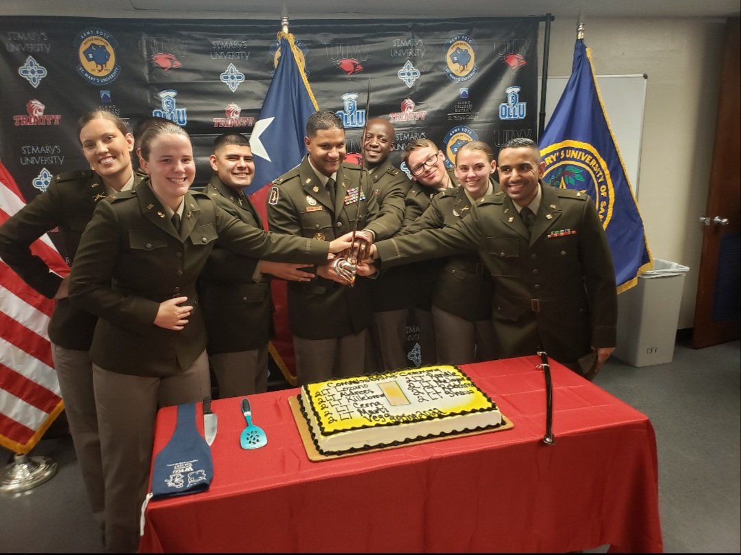 StMarys_ROTC's tweet photo. Last Friday we commissioned 5x Second Lieutenants at #TheWord....today a total of 9x Second Lieutenants took the Oath of Office @StMarysU #Rattlers #StMU #leadershipexcellence Congratulations 2LT's!!! Thank you very much to Dr. Tubbs, Rev. Paluch &amp; CW4(R) Piatz for your support! https://t.co/atSDUzt1iN