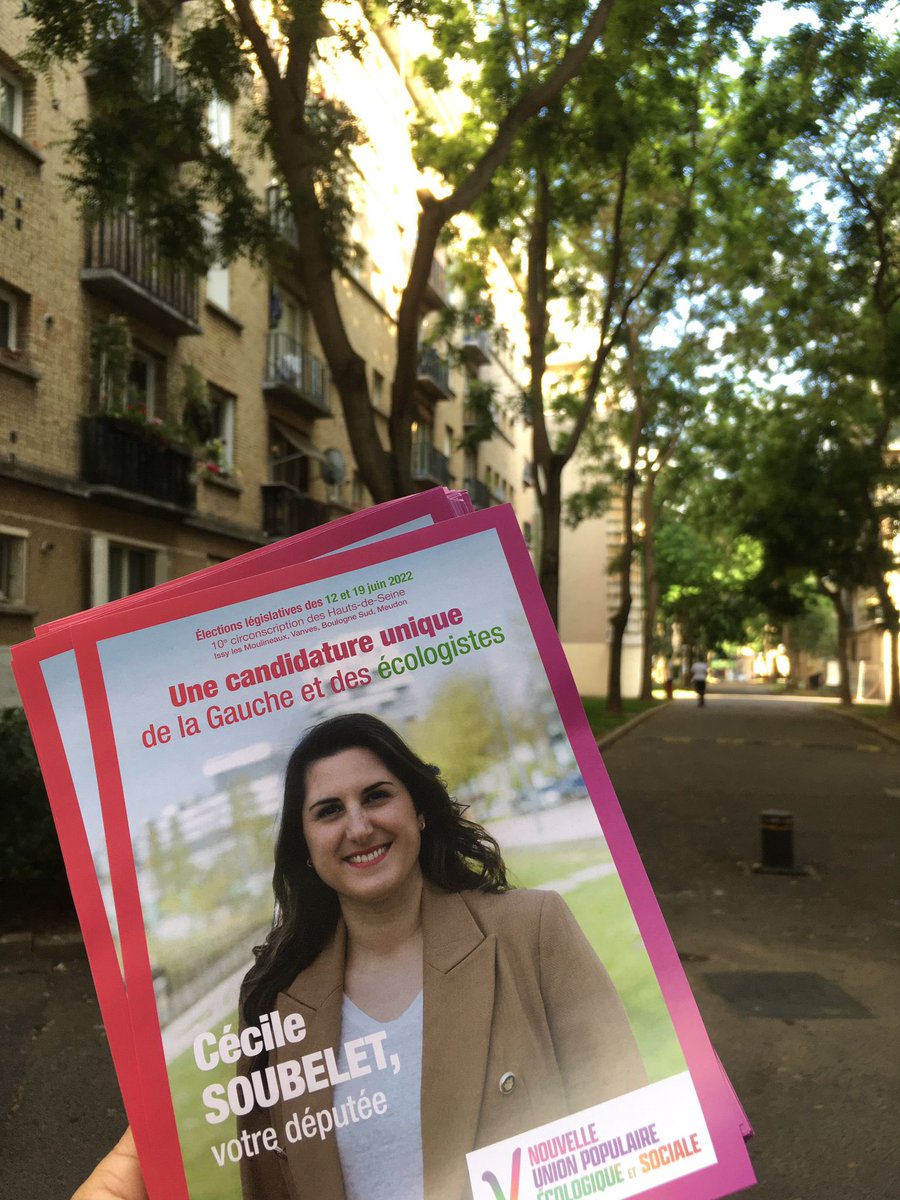 cecilesou's tweet photo. Toute cette semaine nous venons vous écouter et présenter le programme de la #NUPES Ce n’est que le début! Tôt le matin, tard le soir, l’union pour passer à l’action! Merci de votre enthousiasme! Ensemble, nous pouvons gagner ✊🏻✌🏻#legislatives2022 #circo9210 https://t.co/kg1e411824