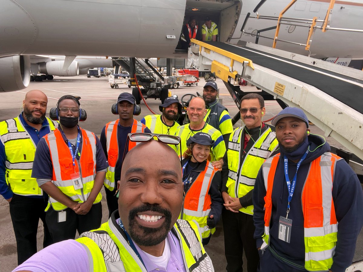 Our #EWR #RetireeMentors not only help us develop mentees as successful #RampReady professionals, but also provide psychological support by sharing their personal @United ✈️experiences. #BestInTheBusiness @Rahman_UAL