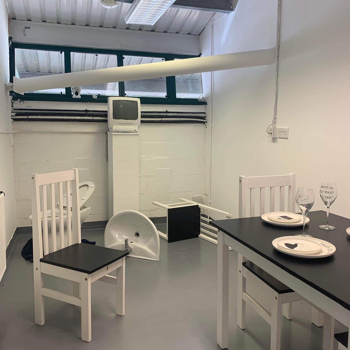 Quindecium15's tweet photo. Hi i’m Ellie! My work combines found objects and digital line drawings, to create an installation that resembles a domestic space. 

#art #artwork #artist #quindeciumexhibition #foundobjects #installation #domesticspace #drawings #fineart https://t.co/cYRsS73HrF