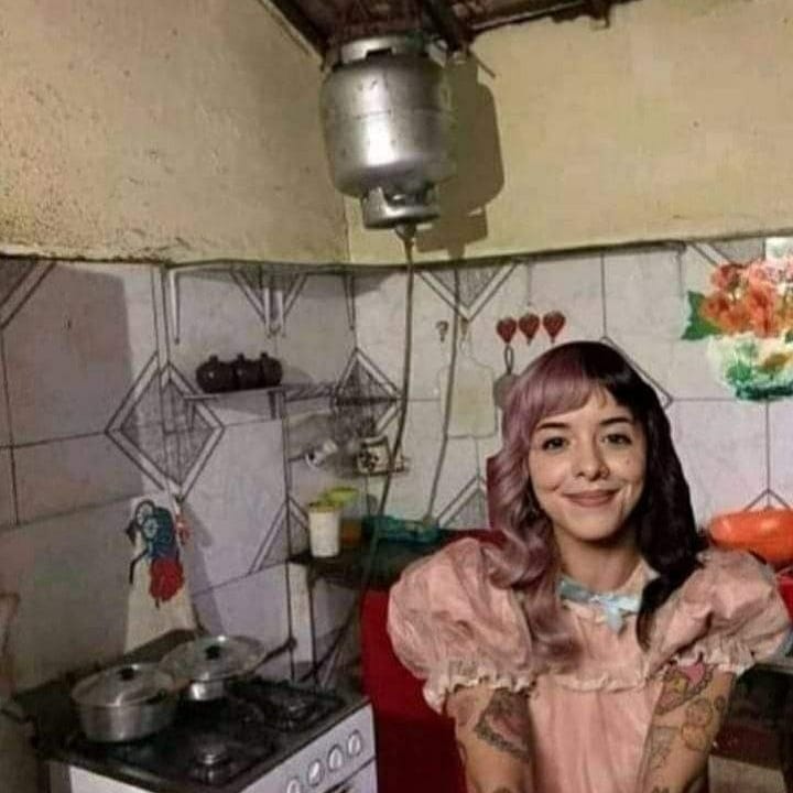 uzausagii's tweet photo. ❗️after selling her house, MELANIE MARTINEZ was spotted in her new home, located in hawaii! https://t.co/AYRHxqjgrw