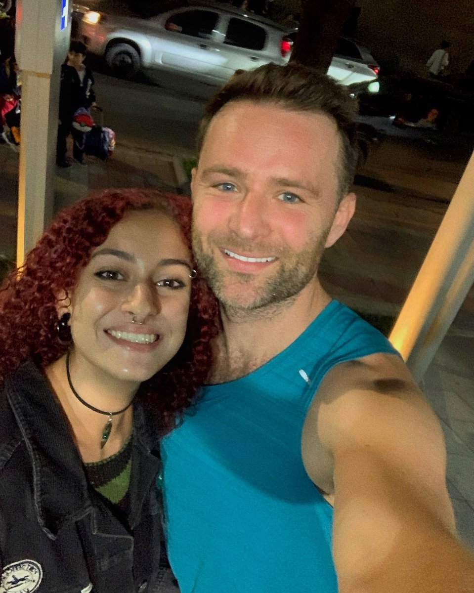 tommoroller's tweet photo. @mcflyharry i am so happy!!!!! i’ve been dreaming about meeting you ever since i was 11 
EU TE AMO!!!!! ❤️ https://t.co/4X1OUDzIvk