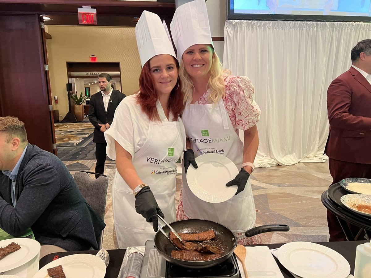 VeritageMiami's tweet photo. Finishing up w/ course #3! A Korean BBQ style steak w/ kimchee lime broccoli & white rice paired w/ Valentin Bianchi Malbec with chef #EileenAndrade, owner of @FinkaTableTap, @amelias1931 & @BarbakoabyFinka
#EatDrinkUnite #VeritageMiami #InteractiveDinner https://t.co/nAiwnsuoo3