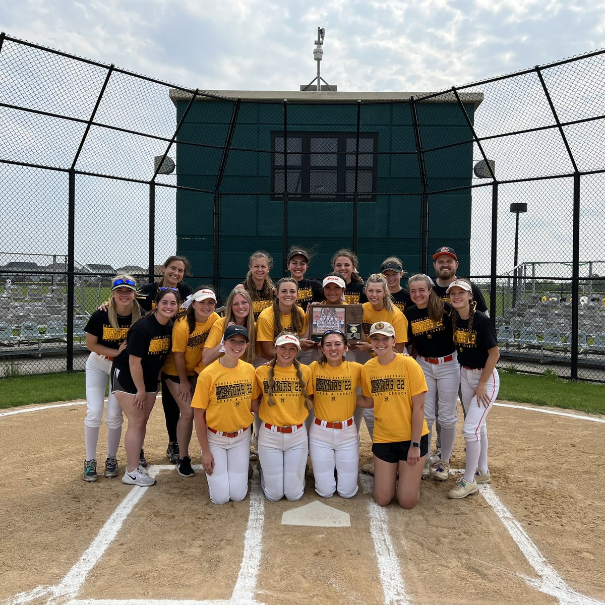 coach_grimes_'s tweet photo. Senior Night extra inning win. SPC East Conference Champions. So. Much. Love. So. Much. Pride. 🧡💚 @Bengalsoftball2 https://t.co/21kQ4FzJy4